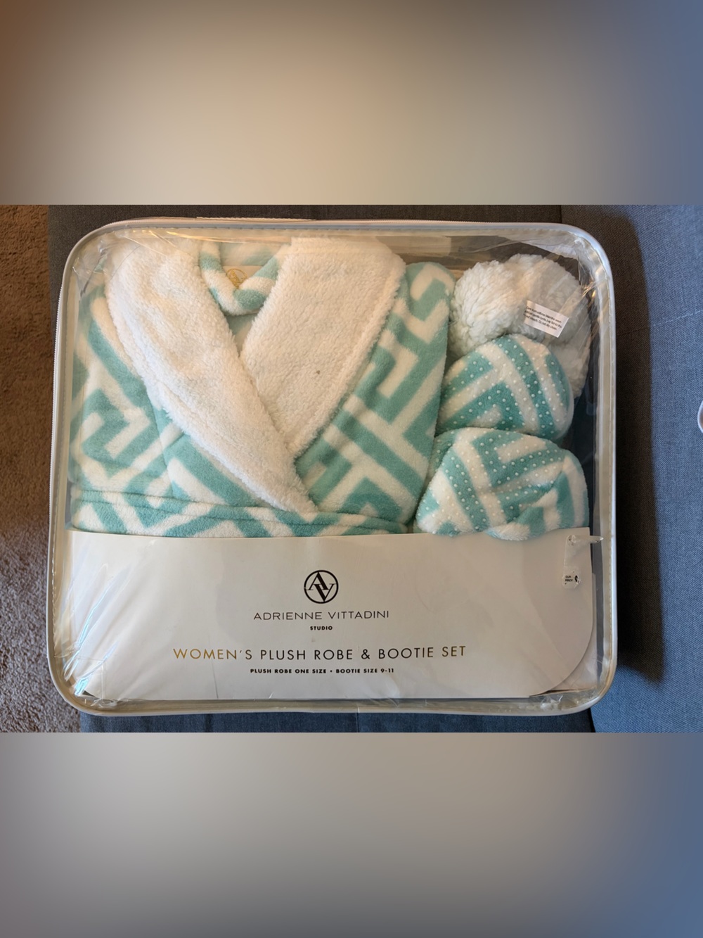 NEW NEVER OPENED- Adrienne Vittadini Aqua and White Plush Robe & Bootie Gift Set